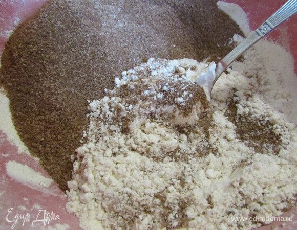 Смешать обе сухие смеси.