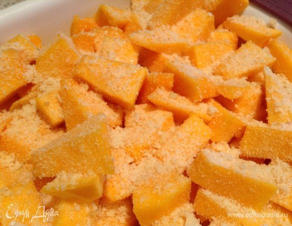 Присыпать сухарями.