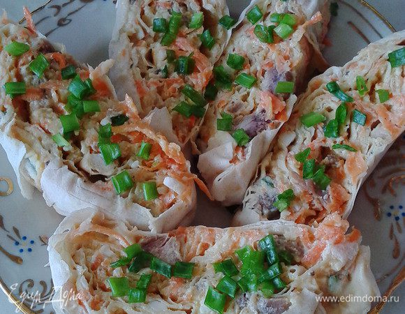 Рулет нарезаем порционными кусочками и дегустируем! Приятного аппетита!