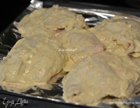 Готовим на гриле или в духовке режиме бройл. Если нет этого режима, то готовьте просто при температуре 200С, можно прикрыть фольгой за 20-30 мин до окончания.
