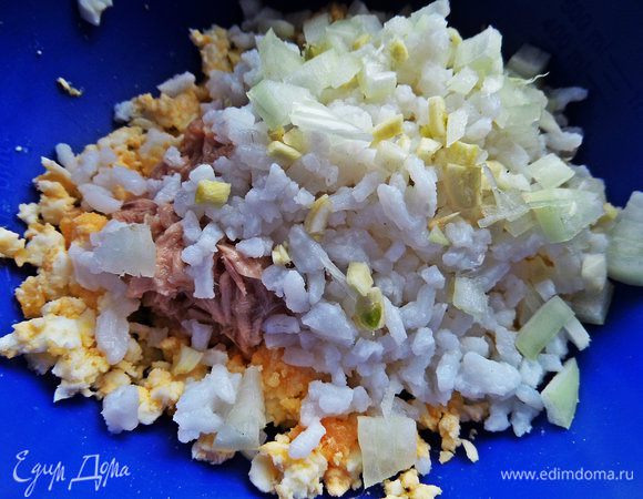 Добавим отваренный рис.