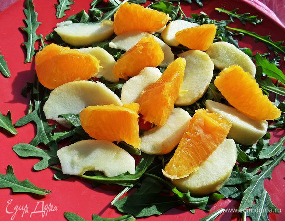 Затем апельсиновые дольки,вернее их половинки.