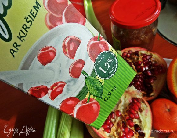 Вариант заправки: йогурт с добавление вишни или других фруктов по вкусу, или сметана, смешанная с мёдом и апельсиновым соком.