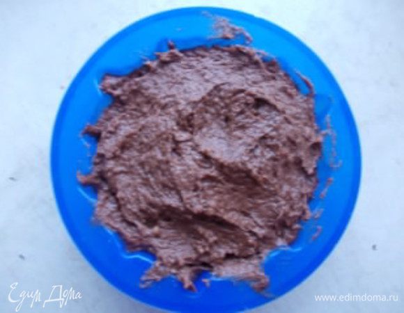 Сверху добавляем еще теста и разравниваем.