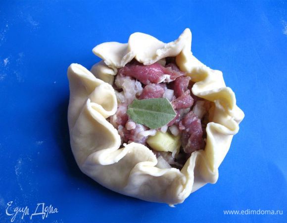 Собрать складочками.