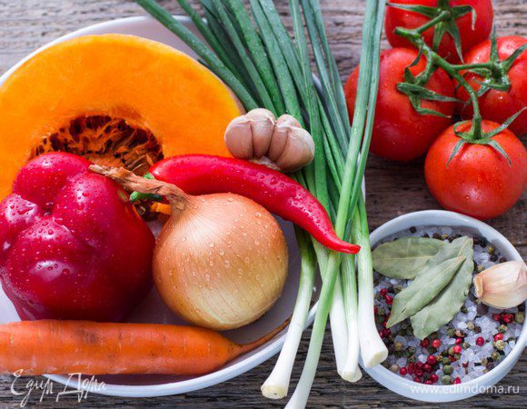 Набор овощей можно варьировать по своему вкусу. Для этого супа дополнительно подойдут кабачки, томаты, баклажаны, фасоль, лук-порей, цветная капуста, брокколи, зеленый горошек и т.д. и т.п.  