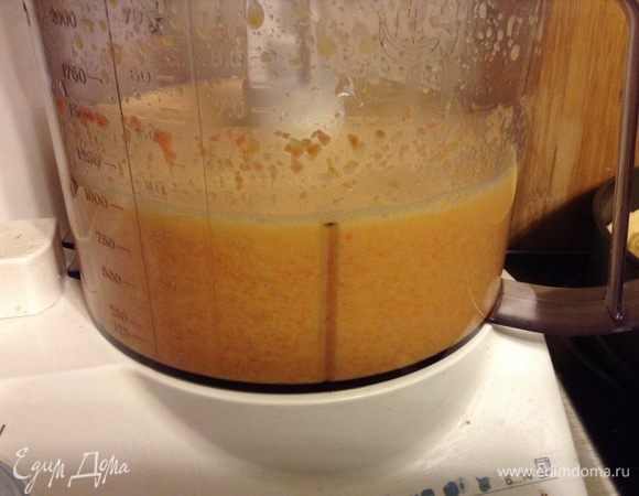 Просеять муку с разрыхлителем, добавить в блендер и еще раз пробить. Все тесто готово.