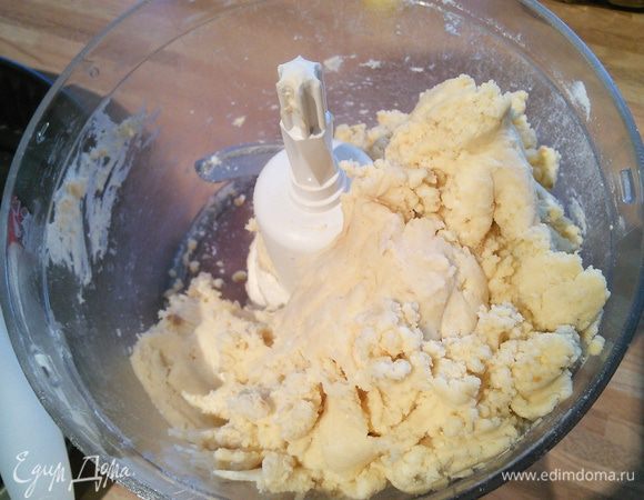 Блендер справляется с этим за считанные минуты, тесто при этом остаётся холодным. 