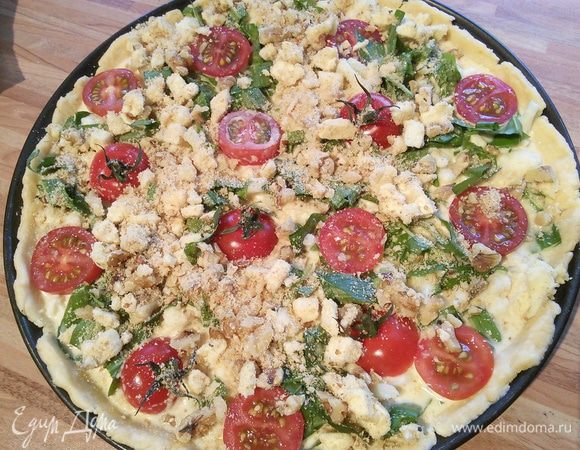 Выпекается киш примерно 35 минут. 