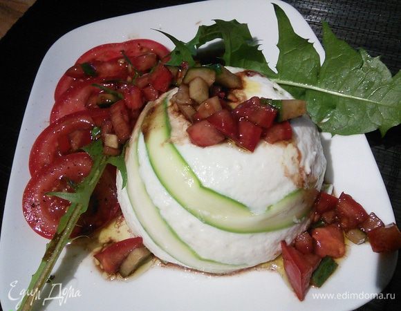 Коньячный стакан раставался с террином сложнее, помогал муж, я в такие моменты могу всё только испортить. Он аккуратно провёл мокрым ножом между стенкой стакана и террином, это помогло ему выскользнуть. 