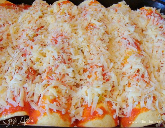 и посыпать обильно сыром.