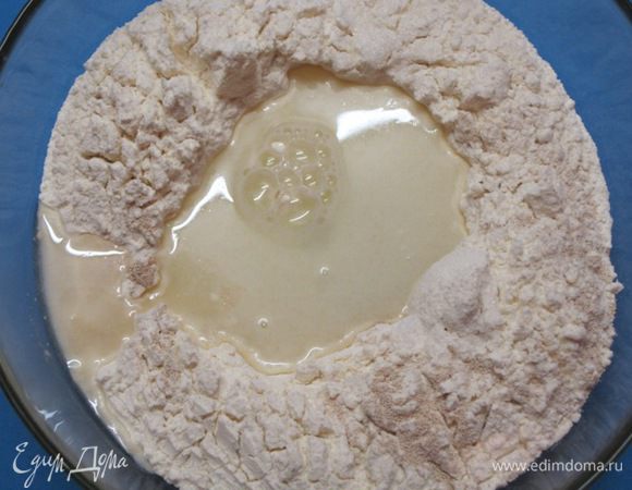 Влить теплую сыворотку.