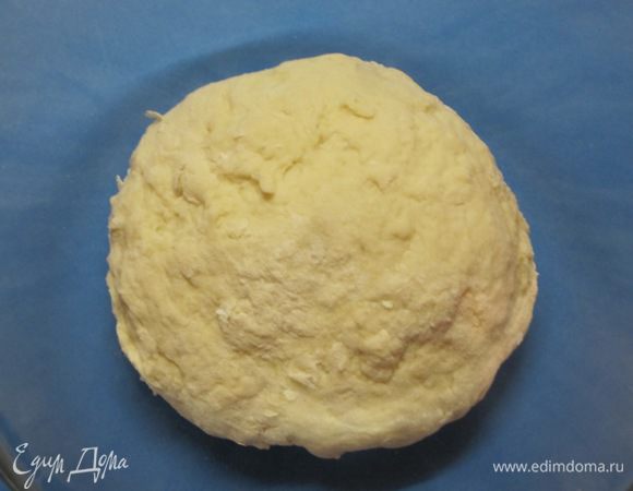Замесить эластичное тесто.