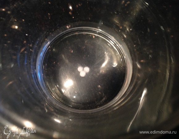 Таблетки стевии растворите в 2х ст л горячей воды.