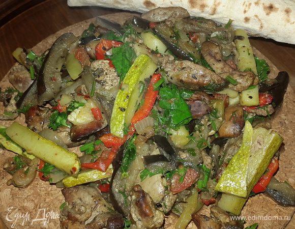 Дав потомиться в духовке ещё несколько минут, подаем к столу. 

Приятного аппетита!