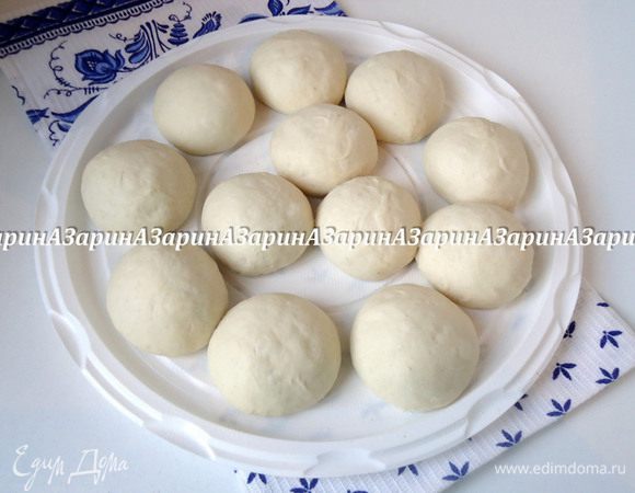 Чтобы заготовки были одинаковыми, я взвешивала каждый кусочек на весах. Вес каждого кусочка составил 92 грамма.

