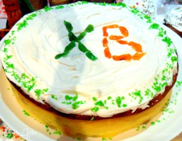 Вынуть из духовки и накрыв форму тарелкой перевернуть, а затем опять накрыть тарелкой перевернуть уже на блюдо. Это фото с прошлого года :)