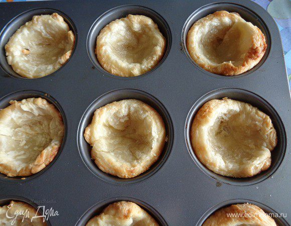 Высыпаем фасоль (аккуратно, она очень горячая), снимаем пекарскую бумагу и ставим опять в духовку на 5-7 минут. Охлаждаем при комнатной температуры.