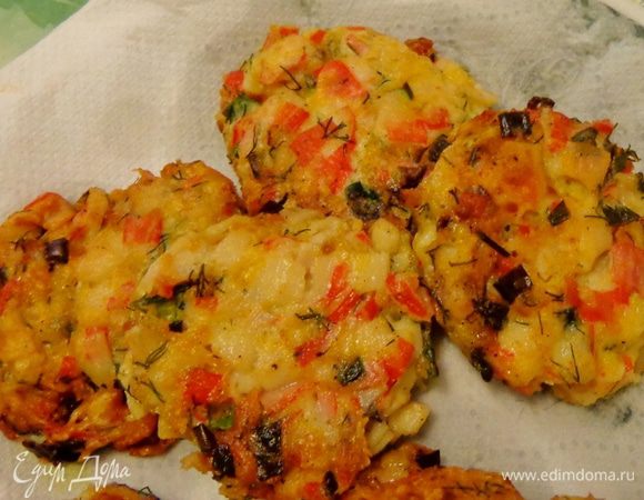 После жарки положить котлетки на салфетку, чтобы удалить лишний жир.