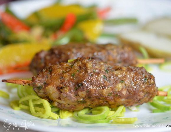 Подаем на зелени по желанию с гарниром из овощей. Приятного аппетита.