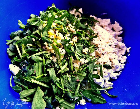 Смешиваем с творогом.