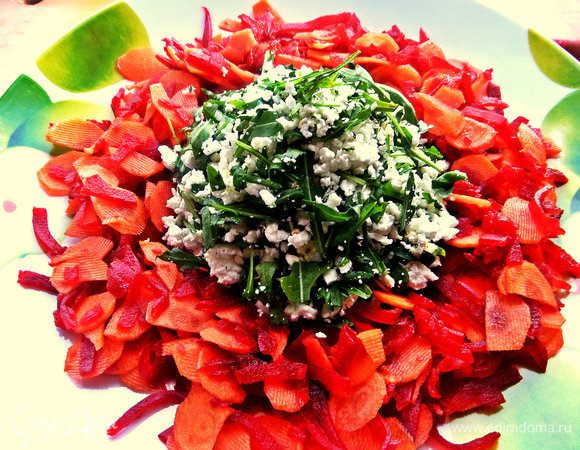 Высыпаем горкой в центре салата.