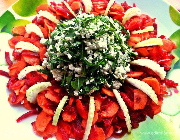 Воткнуть кусочки в овощное кольцо.