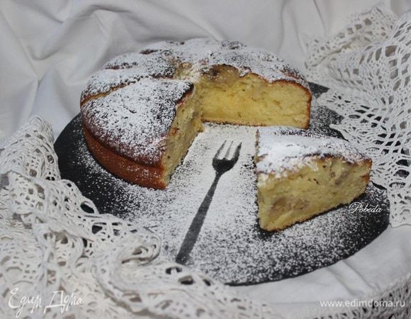 Вынуть из духовки и желательно остудить перед извлечением из формы и подачей. Пирог исчезает моментально и полностью оправдывает свой эпитет. Приятного аппетита и радуйте своих близких!