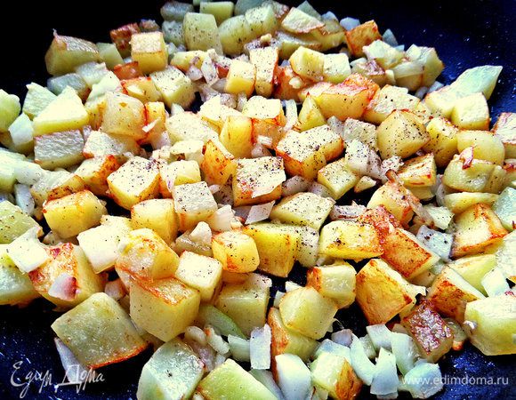 Добавить попозже к картошке и продолжить обжаривать.