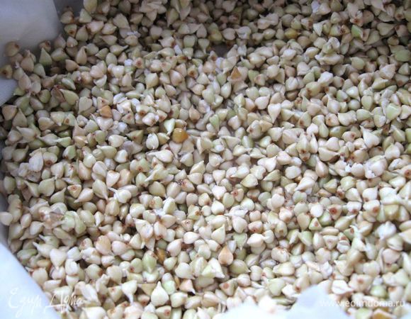 Через 18 – 20 часов появятся полезные и вкусные молодые ростки, обладающие большой жизненной энергией, зерно потеряет твердость. В проклюнувшемся зернышке концентрируется весь запас энергии, скапливаются биологически активные вещества, в том числе витамины и микроэлементы.