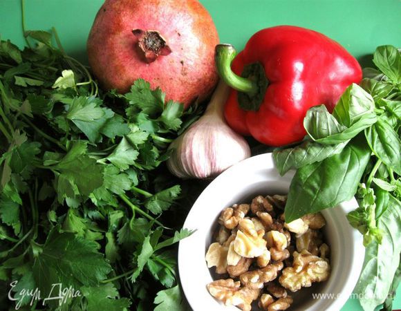 Приготовить все необходимое. Зелень помыть и просушить. 