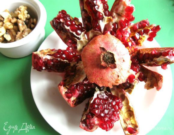 Гранат почистить, вынуть зерна – теперь это удобно.