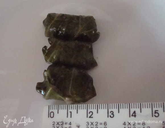 Готовые голубцы выложить на тарелку.