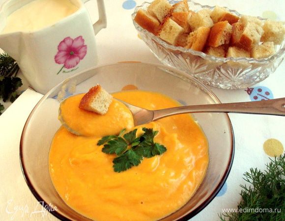 Разлить по тарелкам и подавать присыпав зеленью и сухарями с чесноком, но сухари при желании можно исключить:) Суп хорош как горячим, так и холодным. Приятного аппетита!