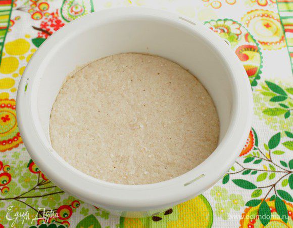 За время брожения тесто должно увеличиться вдвое.