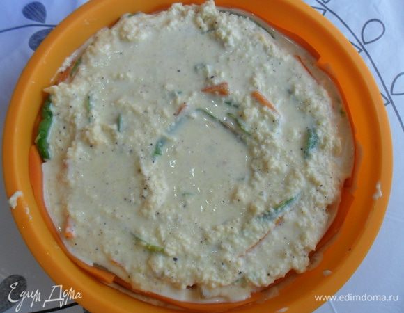 Залить пирог. 