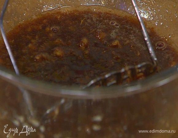 Мусковадо добавить к грушам, все перемешать.