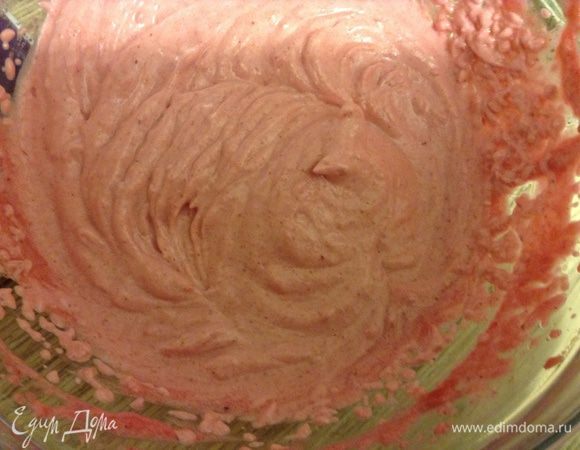 Соединить 125 гр пюре клюквы, 125 гр пюре яблока и один белок, взбить в пышную массу.