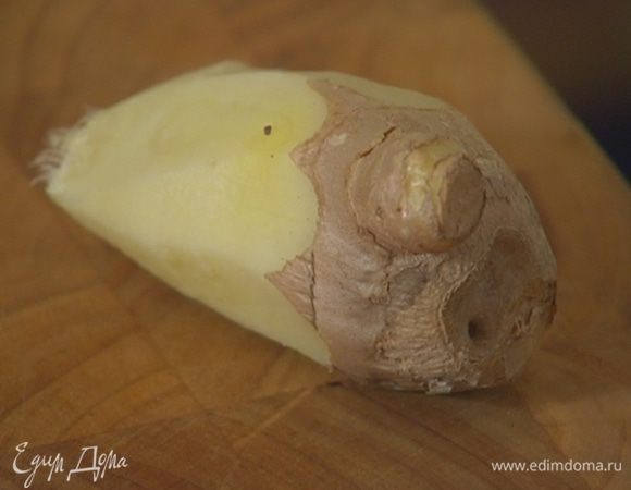 Имбирь почистить.