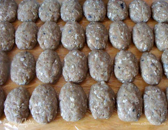 Слепить котлетки.