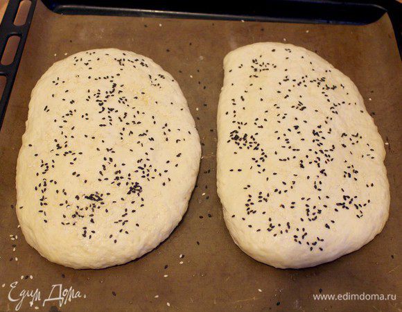 Выложить на противень, накрыть и оставить на 30 минут.