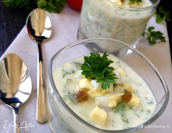 Суп подавать холодным в супницах или бокалах. 
Приятного аппетита! :)