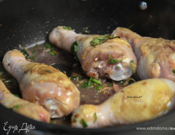 Все это закрываем крышкой и тушим, перемешивая, 30 мин.