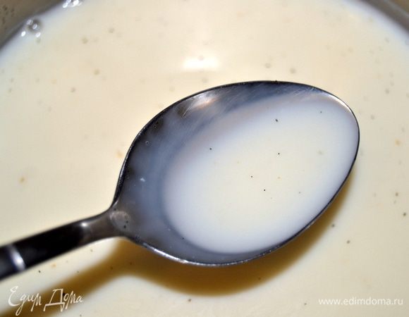 Снимаем с огня и добавляем отжатый желатин. Температура должна быть не ниже 85 градусов.