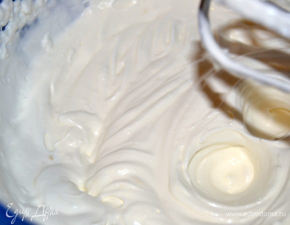На взбитых сливках должен оставаться рисунок от миксера.