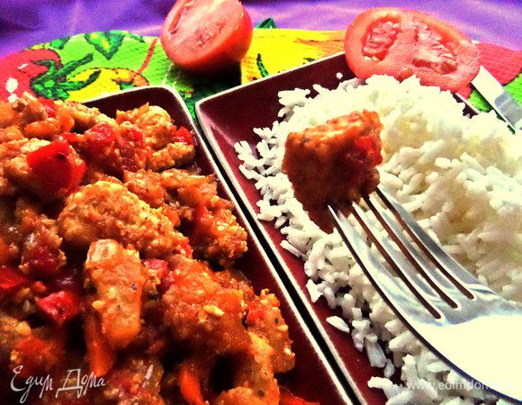 На двоих вполне хватает пакетика риса в качестве гарнира. Вместе с курочкой получается не тяжёлый ужин.