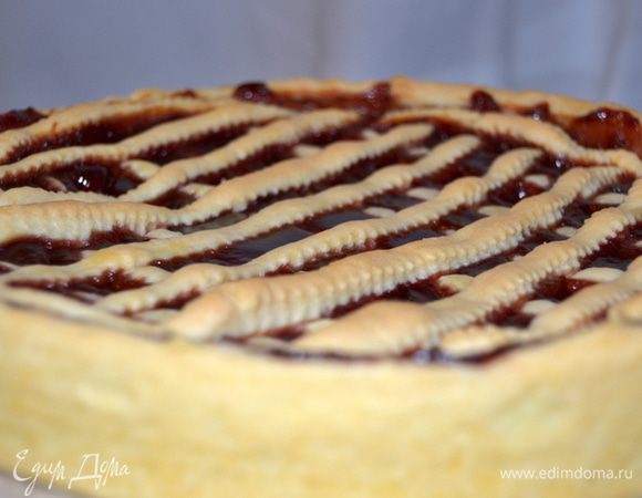 Выпекать в разогретой до 200гр духовке в течении 30-40 минут. Готовый пирог полностью остудить, начинка загустеет.