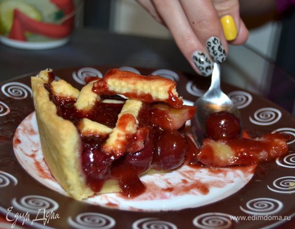 Угощайтесь! Очень вкусное сочетание вишни с корицей!