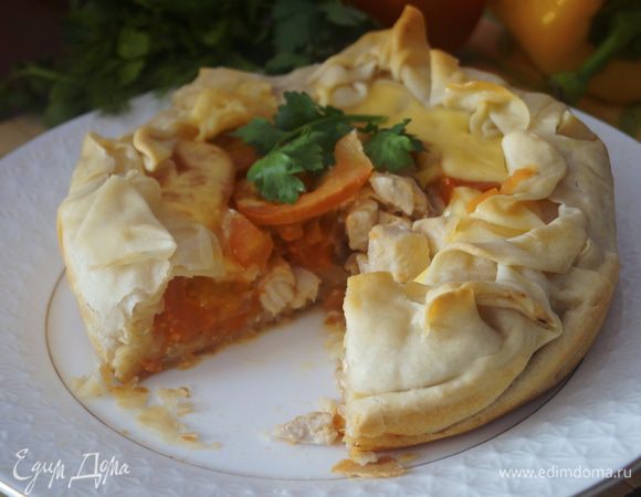 Выпекаем в разогретой до 180 градусов духовке около 40 минут. Киш вкусен и  горячем и в холодном виде. Приятного аппетита!