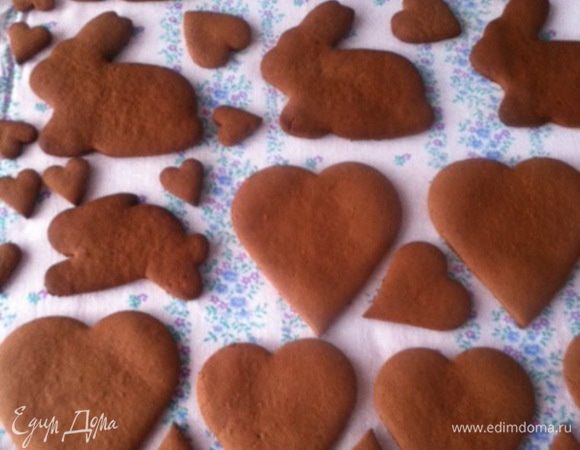 Выпекаем пряники по времени в зависимости от духовки (от 5 до 10 минут). Я даже время не засекала, постоянно проверяла, чтобы не сгорели.
Если пряники слегка поднялись и подрумянились с краев, они готовы.